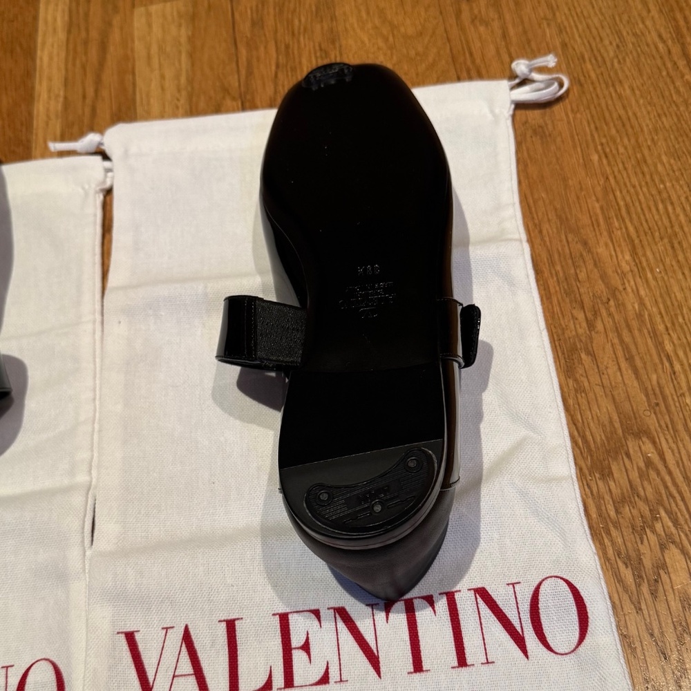 VALENTINO GARAVANI - VLOGO MARY JANE PATENT LEATHER BALLERINA FLAT - Picture 7 of 7